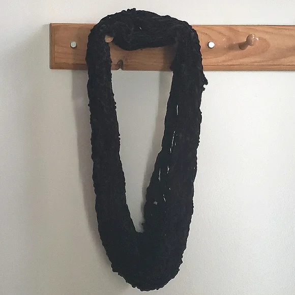 Hand Knit Chenille Black/Noir Infinity Scarf - Picture 3 of 7